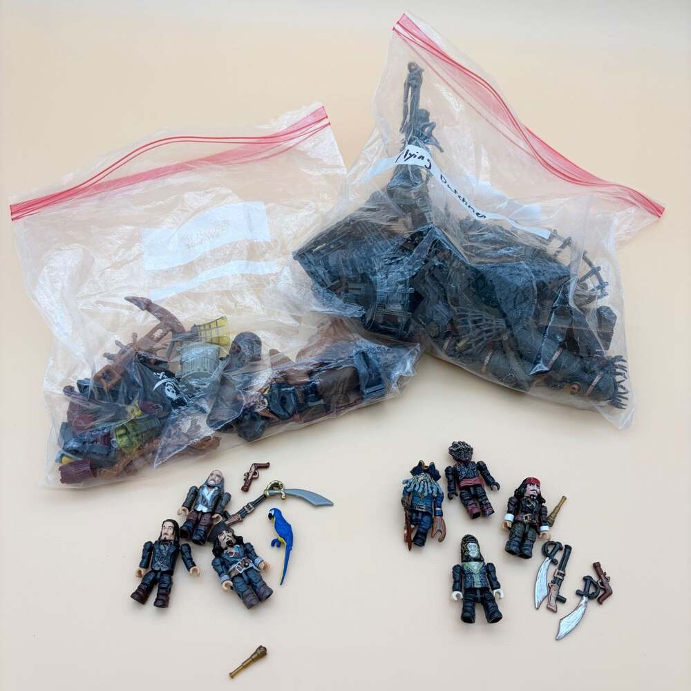 Mega Bloks Pirates of the Caribbean Flying Dutchman Black Pearl Jack Sparrow